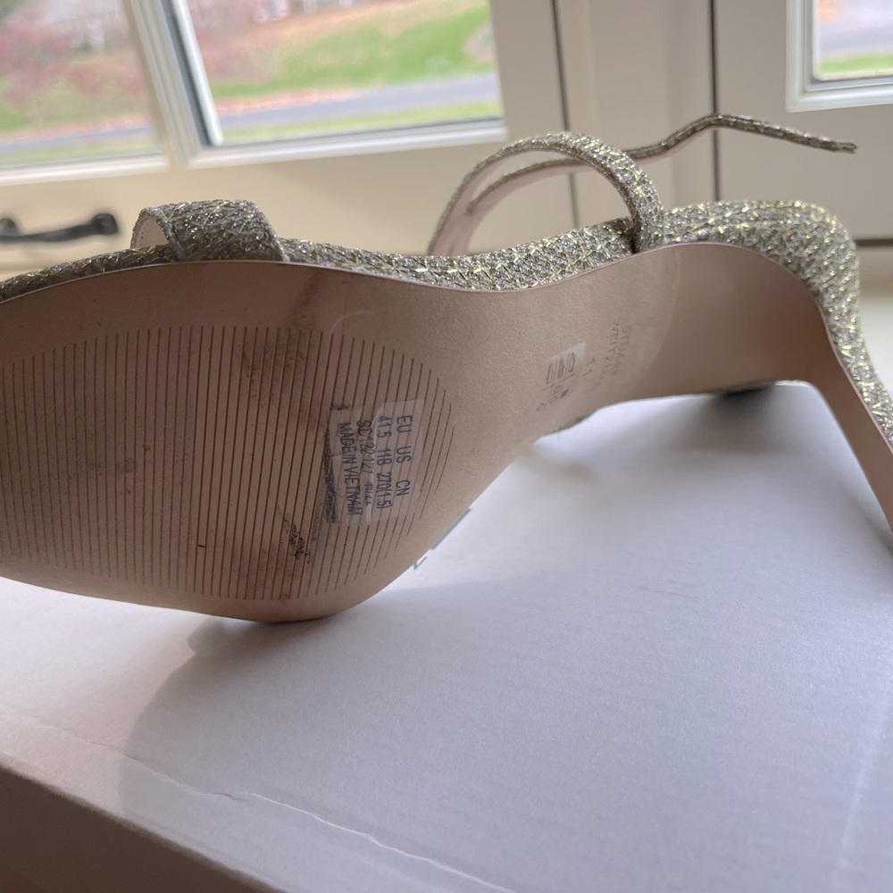 Stunning NWOT Stuart Weitzman gold heels - Picture 5 of 7